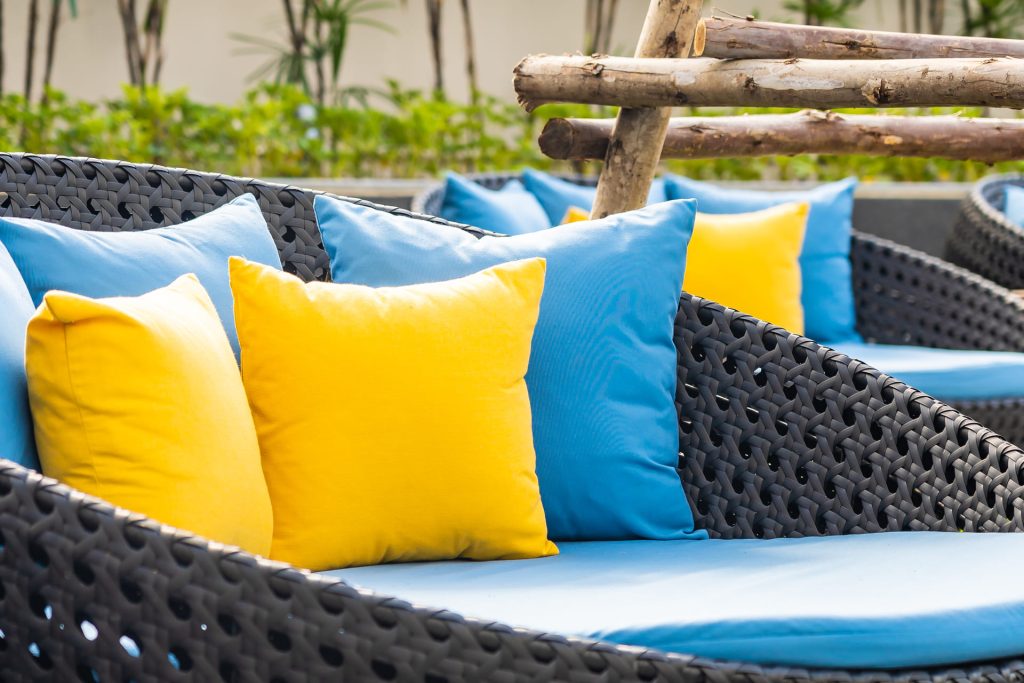 patio al aire libre jardin sillas almohadas