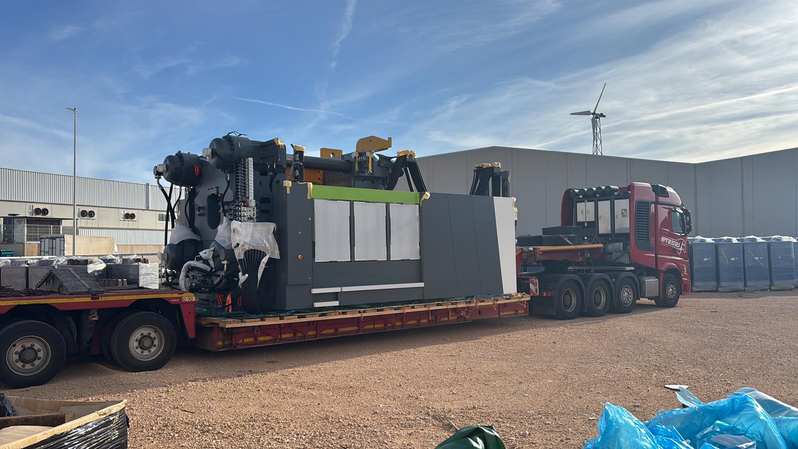 nueva inyectora de 1800 TN